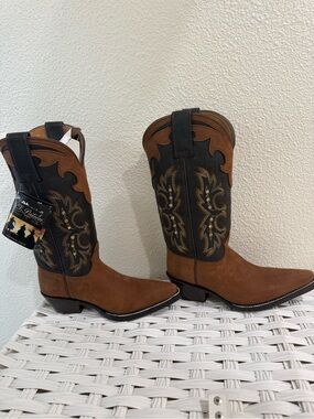 Classic Brown and Black Western Cowboy Boots - women